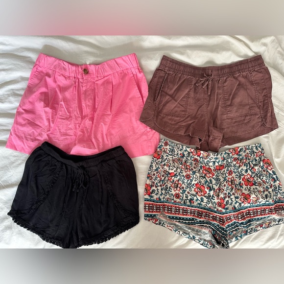 Bundle of 4 soft shorts - Medium - Picture 2 of 15
